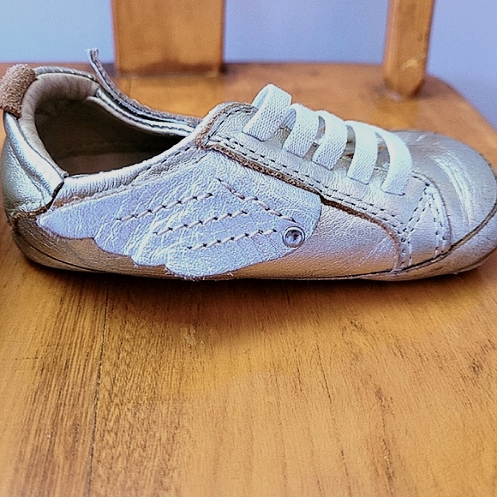 Old Soles winged sneaker, size 7.5
